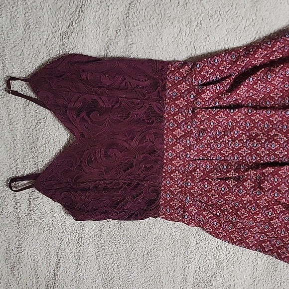 Daytrip Maroon  Patterned Dress - Picture 2 of 8